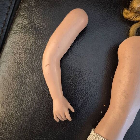 Doll Parts, Vintage 2 legs, 1 body, 1 head & 2 arms - Picture 3 of 16
